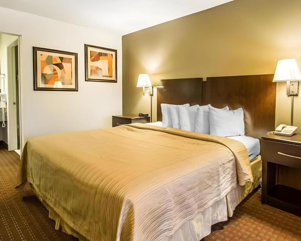 Quality Inn & Suites Near بنما سيتي بيتش المظهر الخارجي الصورة