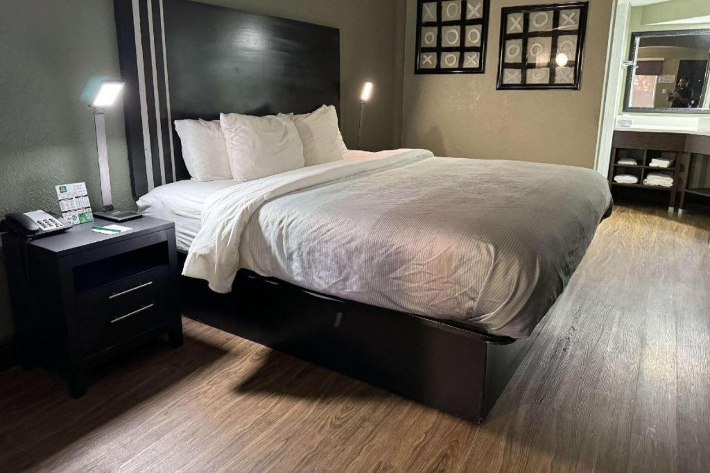 Quality Inn & Suites Near بنما سيتي بيتش المظهر الخارجي الصورة