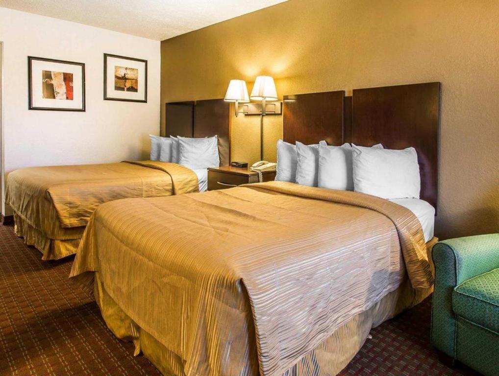 Quality Inn & Suites Near بنما سيتي بيتش المظهر الخارجي الصورة