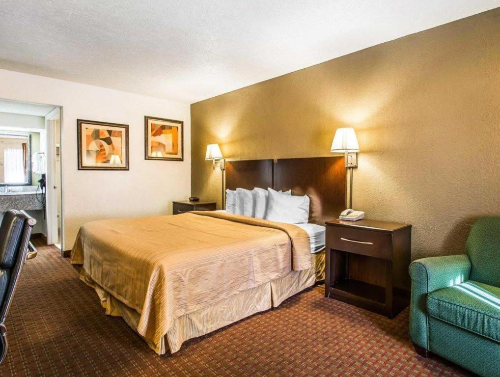 Quality Inn & Suites Near بنما سيتي بيتش المظهر الخارجي الصورة