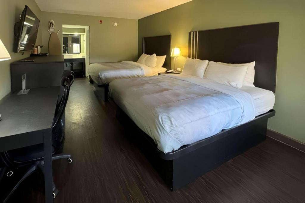 Quality Inn & Suites Near بنما سيتي بيتش المظهر الخارجي الصورة