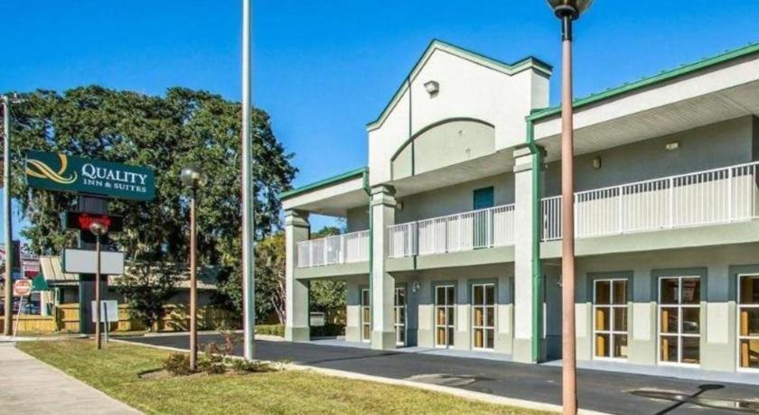 Quality Inn & Suites Near بنما سيتي بيتش المظهر الخارجي الصورة