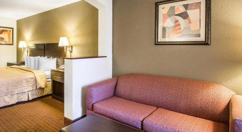 Quality Inn & Suites Near بنما سيتي بيتش المظهر الخارجي الصورة