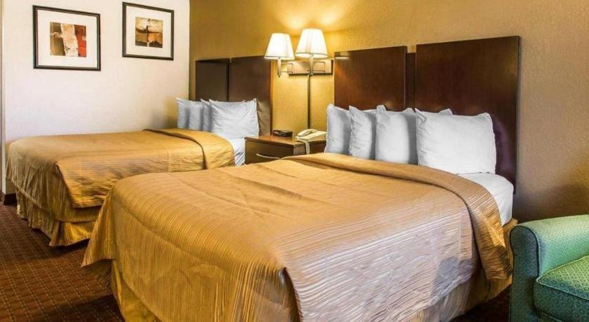 Quality Inn & Suites Near بنما سيتي بيتش المظهر الخارجي الصورة