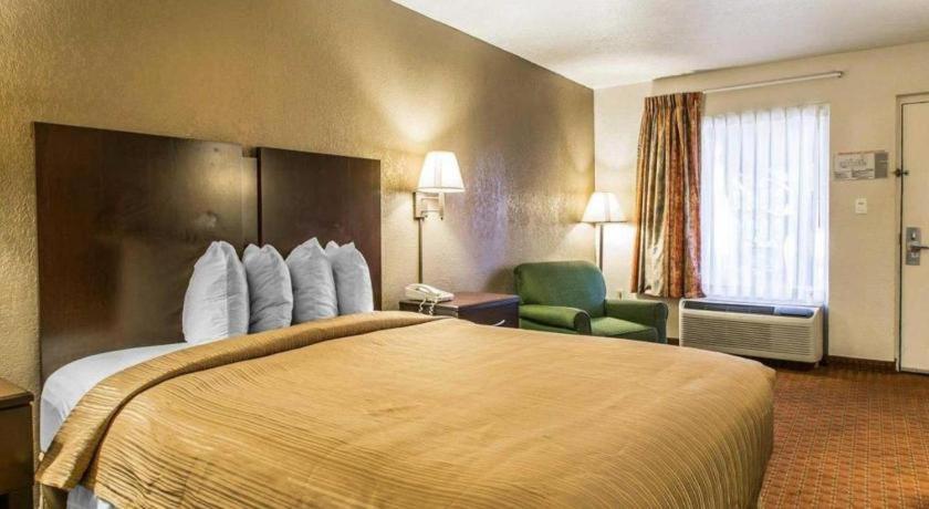 Quality Inn & Suites Near بنما سيتي بيتش المظهر الخارجي الصورة