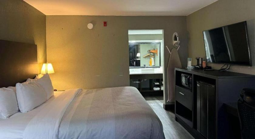 Quality Inn & Suites Near بنما سيتي بيتش المظهر الخارجي الصورة