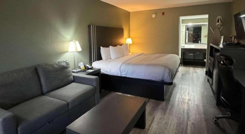 Quality Inn & Suites Near بنما سيتي بيتش المظهر الخارجي الصورة
