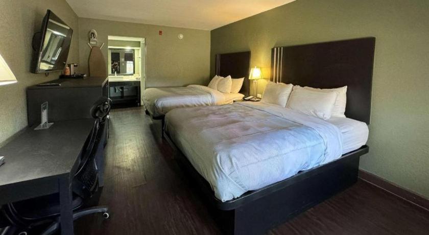 Quality Inn & Suites Near بنما سيتي بيتش المظهر الخارجي الصورة