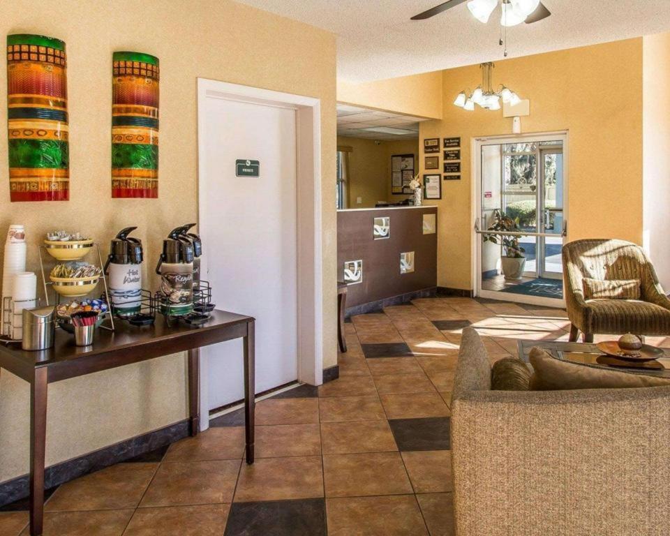 Quality Inn & Suites Near بنما سيتي بيتش المظهر الخارجي الصورة